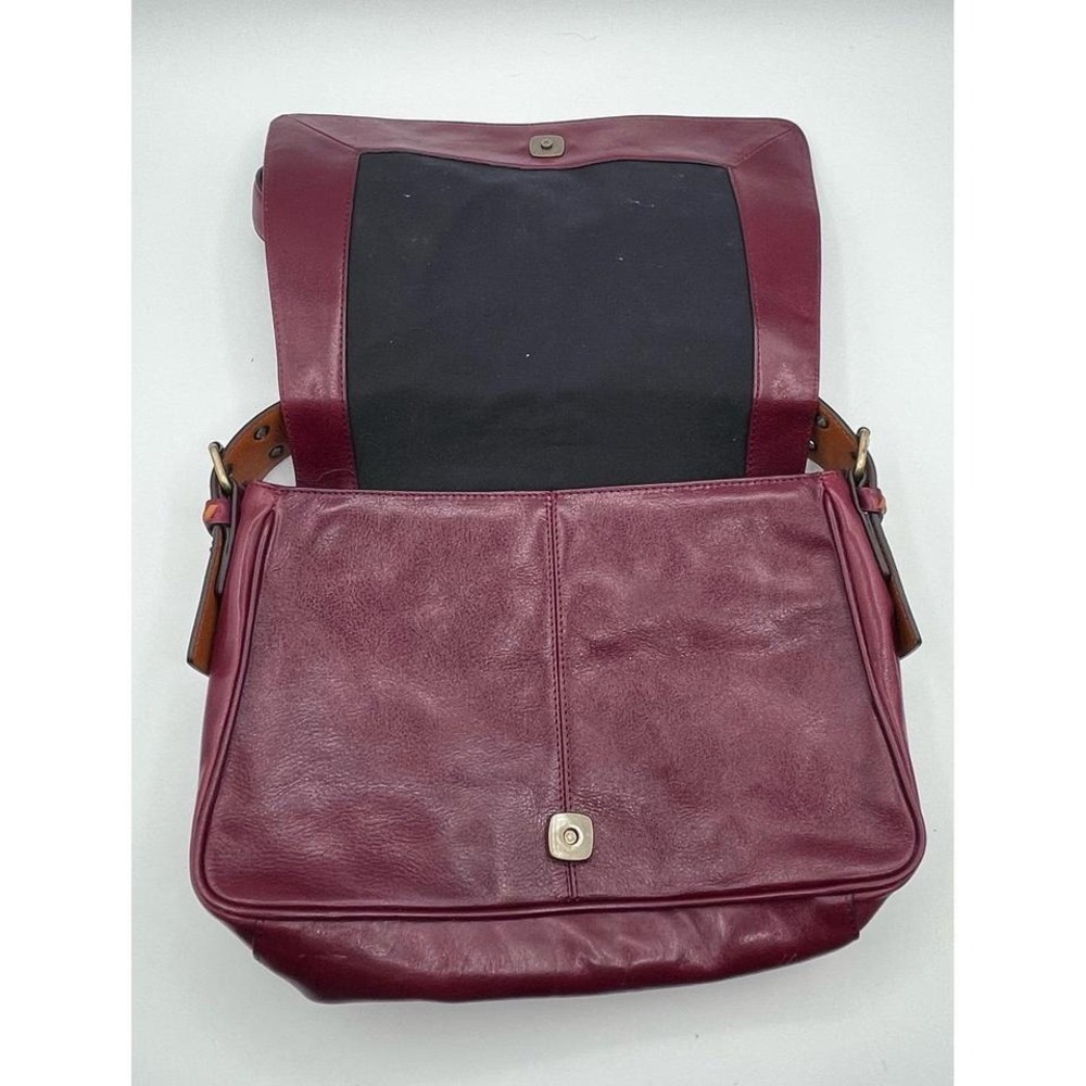 Hype Burgundy Leather Messenger Bag –‎ Cutout Floral Design – Adjustable Strap - Picture 7 of 8